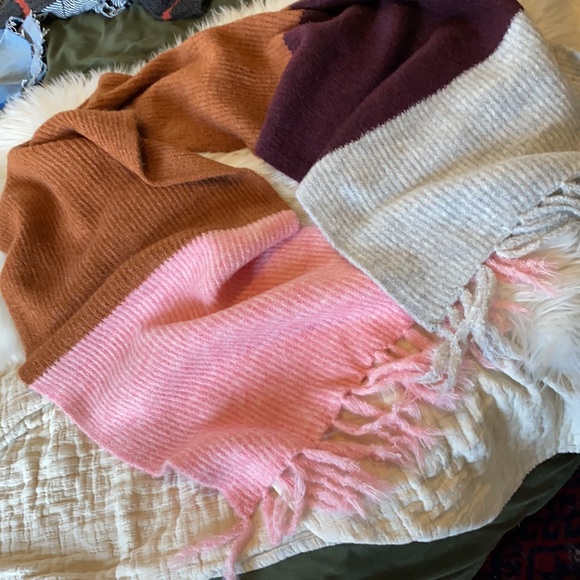 G A P • Color block scarf - Picture 3 of 4